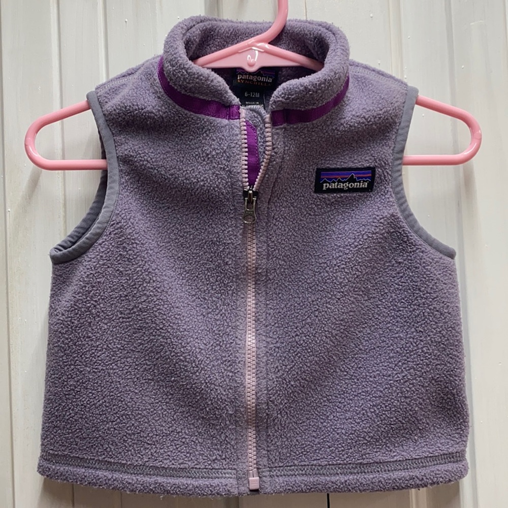 Patagonia vest size 6-12 months